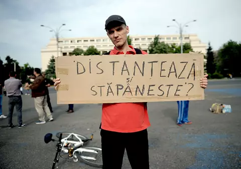 De ce mulţi români refuză să poarte măşti. Când foamea e mai mare decât frica