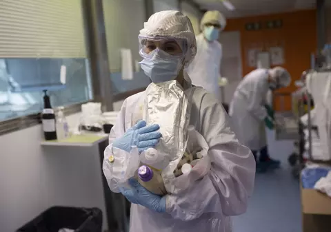 Sute de angajați din sănătate încă își așteaptă stimulentele de 500 de euro