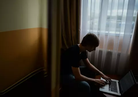 Persoanele care au lucrat în regim de telemuncă pot primi 2.500 de lei de la stat. Ce condiție trebuie îndeplinită