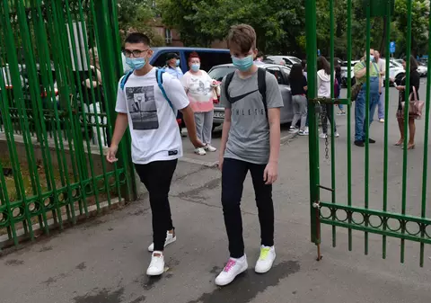 Ce greutate trebuie să aibă ghiozdanul unui elev și când vor susține cursurile clasele a VIII-a și a XII-a