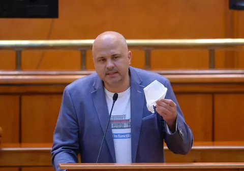 VIDEO | Întâlnire electorală USR sabotată de Noua Dreaptă, la Cluj. “Vă dă Boc 7-0 în prima repriză”