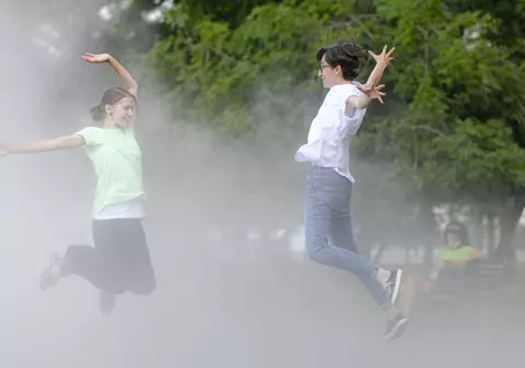 Prognoza meteo pentru 12 august. Vreme călduroasă, însă și averse cu vijelii