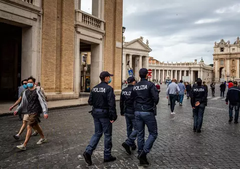 Număr record de cazuri noi de COVID la Roma. Majoritatea îmbolnăvirilor, în rândul celor care au revenit din vacanță