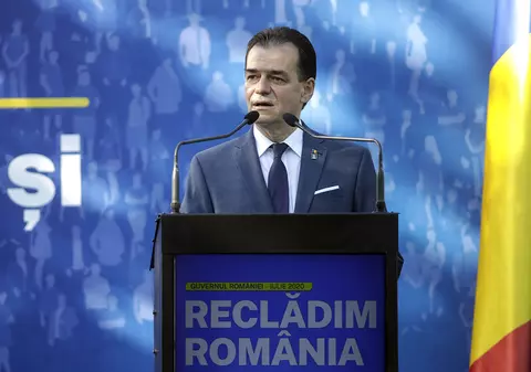 Timpul trece, reclădirea merge și nu prea. Cum au apărut afișele electorale înaintea programului “Reclădim România”