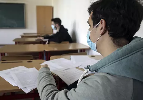 Școlilor li s-a cerut să trimită până azi o situație cu numărul de elevi, clase și suprafețe, pe care ministrul Anisie ar fi trebuit să o aibă de acum câteva luni!