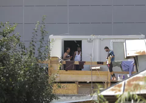 Firea și Băluță, despre situația muncitorilor confirmați cu COVID-19. “Vor primi toate îngrijirile medicale”