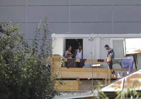 Focar de COVID pe un șantier din sectorul 4. 32 de muncitori indieni, pozitivi la noul coronavirus, au fost internați. Restul de 76 intră în carantină