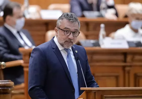 USR a depus moțiune simplă împotriva lui Lucian Romașcanu. „A refuzat să îl demită pe directorul TNB”. Reacția ministrului