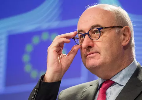 Un comisar european a demisionat după ce a fost acuzat că a încălcat regulile anti-COVID-19