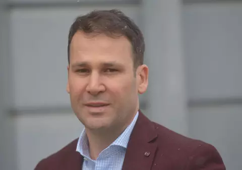 Robert Negoiță are datorii de 60,79 milioane de euro, 17.000 mp locuri de parcare, 9 hectare de teren, toate cu un salariu de primar de 2.800 de euro pe lună﻿
