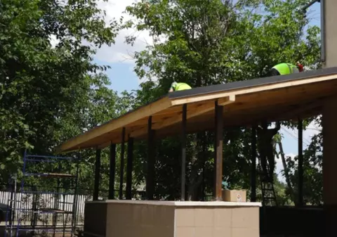 Măsură anti-COVID. Cum arată prima clasă în aer liber, construită într-o şcoală din Republica Moldova