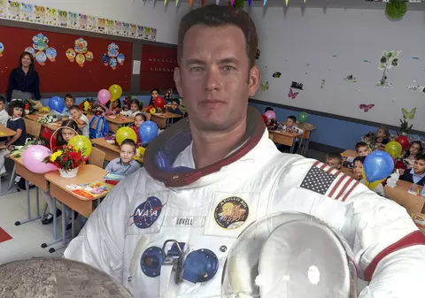 Vă amintiți scena din filmul Apollo 13? Un profesor spune cum ar arăta redeschiderea școlilor dacă deciziile ar fi luate de coordonatorii astronauților