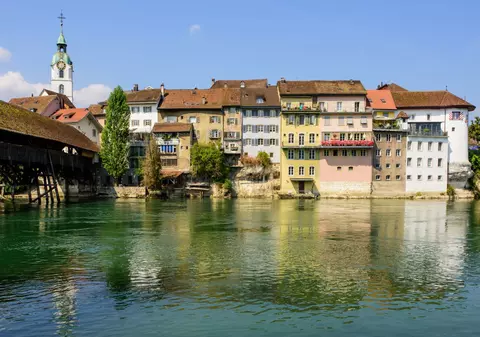 Într-un oraș din Elveția a ”nins” cu ciocolată. Vinovată este instalația de ventilație defectă de la o fabrică de dulciuri din apropiere