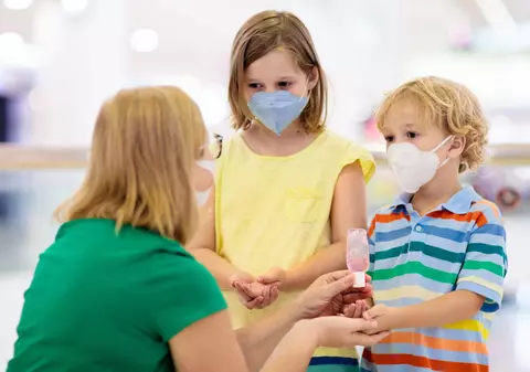 Copiii asimptomatici pot transmite virusul timp de câteva săptămâni, arată un studiu publicat înainte de începerea școlii