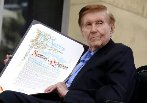 A murit Sumner Redstone. Magnatul american din mass-media a încetat din viaţă la vârsta de 97 de ani