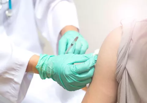 CNN: De ce e bine să te vaccinezi antigripal în pandemia de Covid-19. Explicațiile specialiștilor din SUA