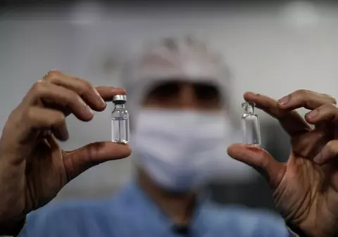 Vaccinul rusesc anti-COVID produce anticorpi, susțin cercetătorii. Ce efecte adverse au apărut, potrivit unui studiu publicat în The Lancet