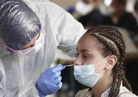 Primarul Sucevei vrea ca toți profesorii să fie testați pentru COVID-19 înainte de începerea școlii