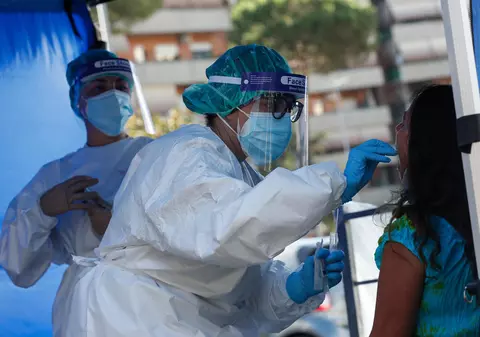 Italia ia în calcul reintroducerea restricțiilor după ce numărul de cazuri de COVID-19 a crescut în ultimele 24 de ore