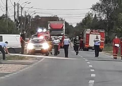 VIDEO | Accident violent în Argeș. Un motociclist și un pieton și-au pierdut viața