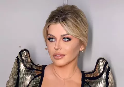 Loredana, despre momentul în care a fost hărțuită de profesori. “Voia să mă pună jos. Nu m-a descurajat, eram deja în perioada în care luasem contact cu succesul”