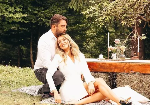 Diana Dumitrescu și soțul ei au aniversat 2 ani de căsnicie. „Sunt tare bucuroasă să port din nou rochia în care am spus DA!”