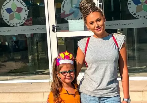 Misha și Connect-R, alături de fiica lor în prima zi de școală. “Să fii curajoasă, înțeleaptă și să ai mereu încredere în tine”