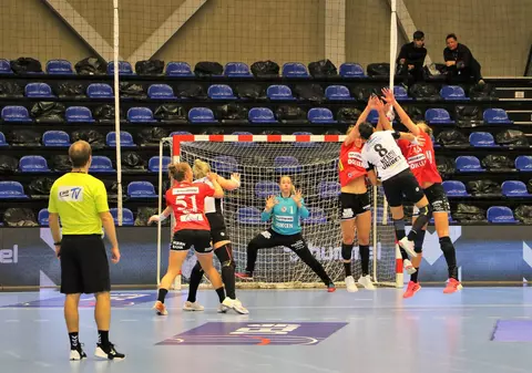 CSM București a câștigat în ultima secundă la Esbjerg, în Danemarca, în Liga Campionilor la handbal feminin. Cristina Neagu a fost decisivă