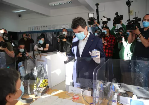 PSD a sesizat Poliţia după declaraţiile lui Nicuşor Dan. Ce riscă acesta