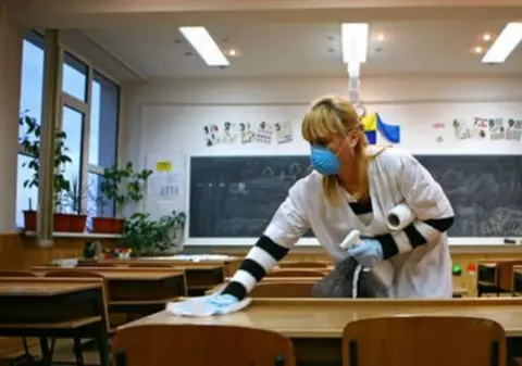 125 de profesori din Republica Moldova, infectați cu COVID. Școlile au fost redeschise în urmă cu două zile cu mai puține cadre didactice