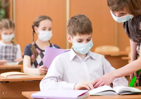 Jumătate din personalul învățământului preuniversitar din Dolj se vaccinează