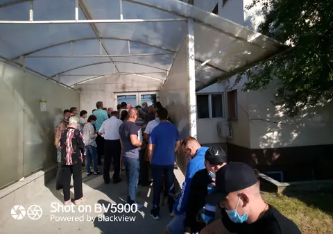 Înghesuială mare la ambulatoriul Spitalului Județean Ploiești. Directorul medical dă vina pe pacienți: ”Oamenii nu ascultă”