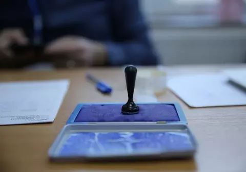 Presa străină, cu ochii pe alegerile din România: ”Lupta de azi pregătește scena pentru legislativele din decembrie”