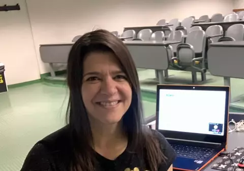 Cazul șocant al unei profesoare din Argentina care se lupta de o lună cu simptomele COVID. A murit după ce a leșinat în timpul lecției online