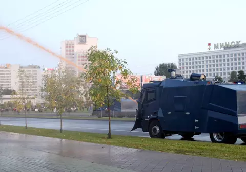Ciocniri violente la Minsk. Mii de oameni care protestau contra lui Lukașenko au fost împrăștiați cu tunuri cu apă