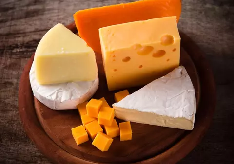 Apelul Franței: Cine vrea să facă un bine țării să consume brânză!