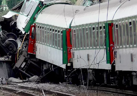 Accident feroviar în Cehia. Zeci de persoane dintr-un tren de pasageri au fost rănite, iar unele sunt în stare critică