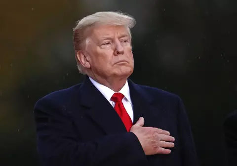 Donald Trump a dezvoltat simptome ușoare COVID, anunță Casa Albă. NY Times spune că președintele părea letargic încă de joi