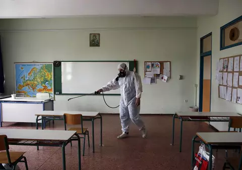 Grecia menţine şcolile şi restaurantele închise până la 7 ianuarie