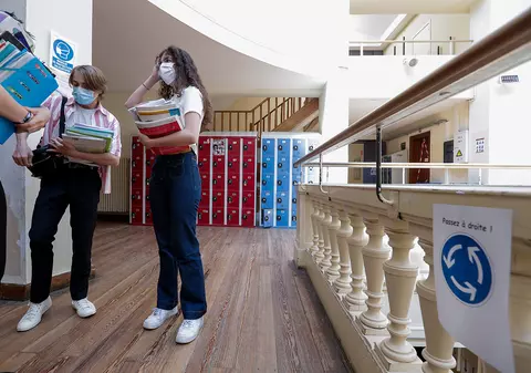 În Belgia, cazurile de COVID la persoane sub 19 ani au crescut cu 75% după începerea școlii. Profesoară română la Bruxelles: ”Nu s-a creat panică”