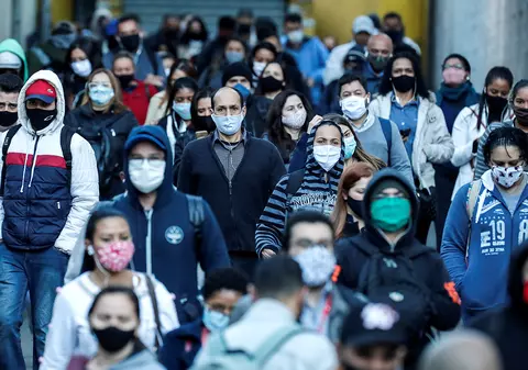 Le Monde: Lumea se află în fața celui de-al doilea val COVID. Soluția experților pentru evitarea unui nou lockdown