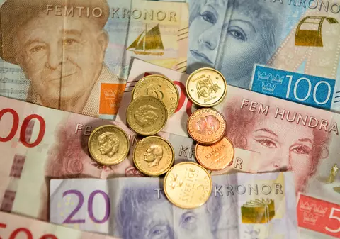 Suedia ar putea deveni prima țară fără bani cash. “Oamenii nu vor să atingă monede și bancnote”