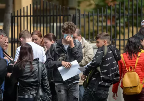 VIDEO | Avertismentul unui avocat: Părinții care nu își lasă copiii să meargă la școală pot primi amendă între 1.200 și 120.000 de lei