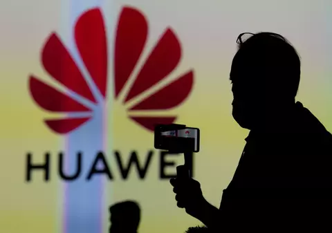 Canadienii au prins Huawei cum încearcă să-i ”îndosarieze” pe influencerii care li se par favorabili, datele mergând la guvern