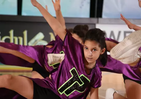 [Excelență la 14 ani] Laila Ismail, tânăra de 14 ani specializată în street dance la nivel profesionist, visează să ajute oamenii să-și înțeleagă emoțiile prin dans (publicitate)
