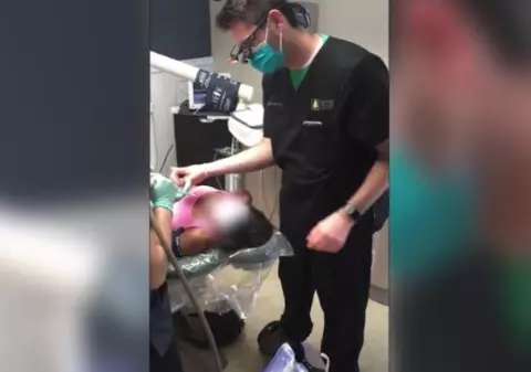 Un medic stomatolog a făcut o extracţie dentară de pe un hoverboard. Ce pedeapsă a primit