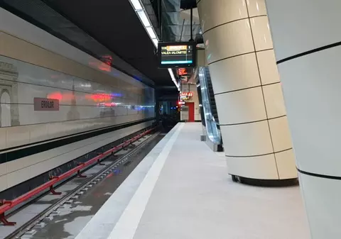 Cât timp așteaptă călătorii metroul pe linia 5 din Drumul Taberei