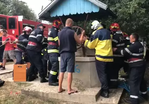 Un adolescent de 16 ani din judeţul Botoşani a murit înecat în fântâna din curtea casei