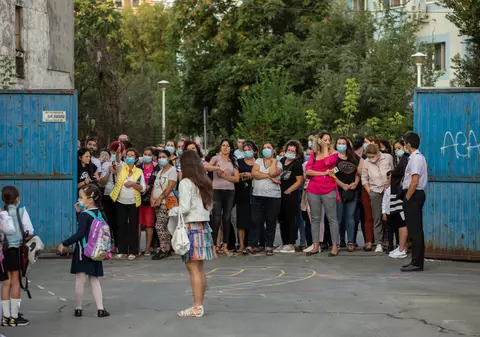 O fotografie făcută în prima zi de școală din România a devenit virală. Reacțiile neașteptate ale europenilor