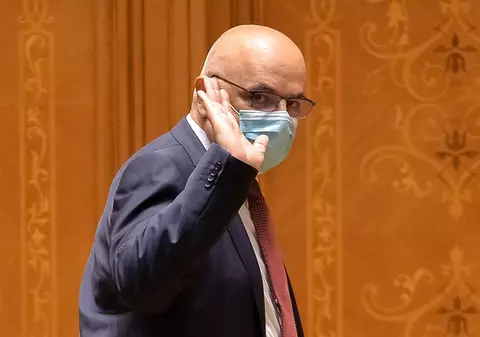 Raed Arafat, mesaj pentru părinții și bunicii elevilor: Să înțeleagă că au de respectat reguli de distanțare, portul măștii și la poarta școlii